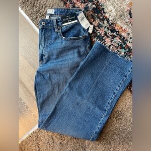 Abercrombie curve love high wasted 90s relaxed jean, size 29 regular